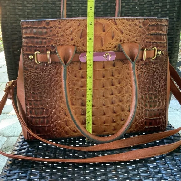 Crocodile Textured Structured Handbag - Picture 4 of 7